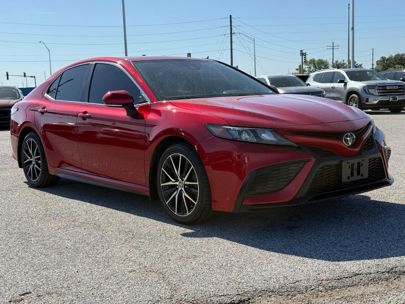 Toyota Camry Vehicle Full-screen Gallery Image 8