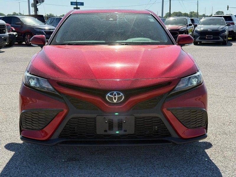 Toyota Camry Vehicle Full-screen Gallery Image 9