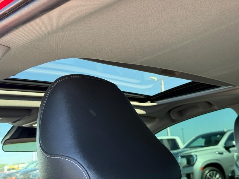 Toyota Camry Vehicle Full-screen Gallery Image 11