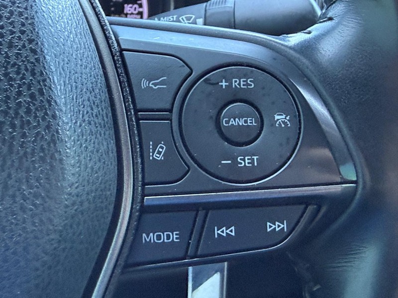 Toyota Camry Vehicle Full-screen Gallery Image 15
