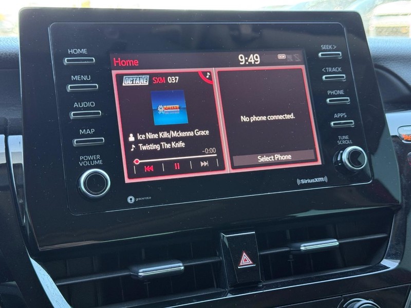 Toyota Camry Vehicle Full-screen Gallery Image 16