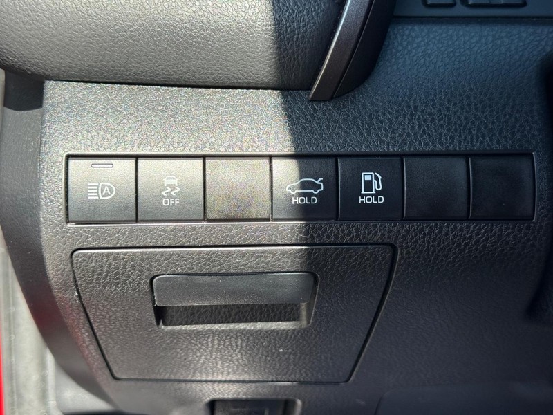 Toyota Camry Vehicle Full-screen Gallery Image 22