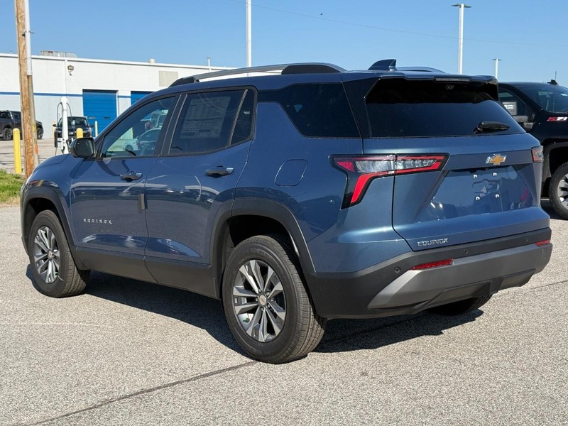 Chevrolet Equinox Vehicle Full-screen Gallery Image 3