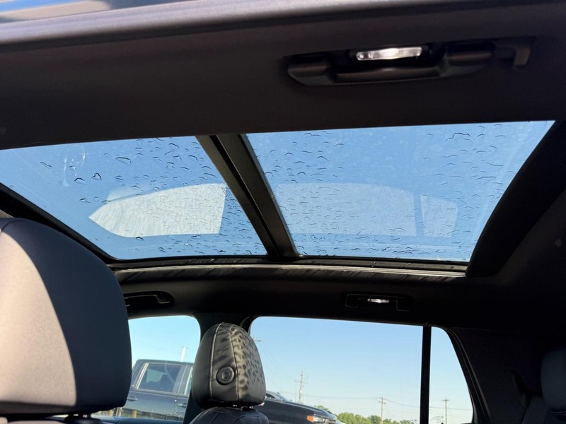 Chevrolet Equinox Vehicle Full-screen Gallery Image 6