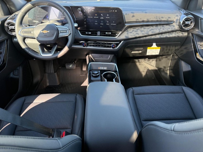 Chevrolet Equinox Vehicle Full-screen Gallery Image 7
