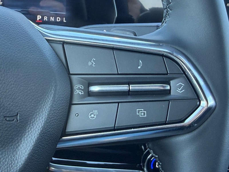 Chevrolet Equinox Vehicle Full-screen Gallery Image 10