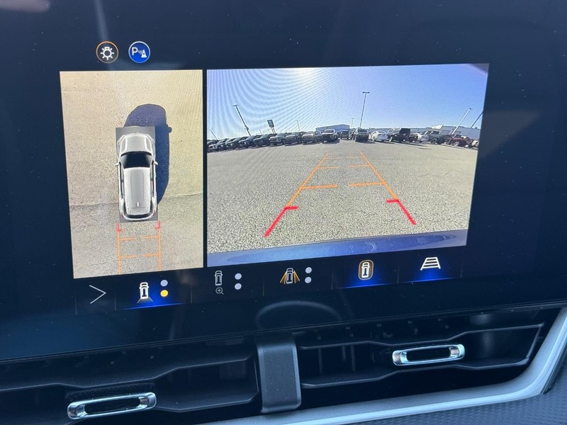 Chevrolet Equinox Vehicle Full-screen Gallery Image 13