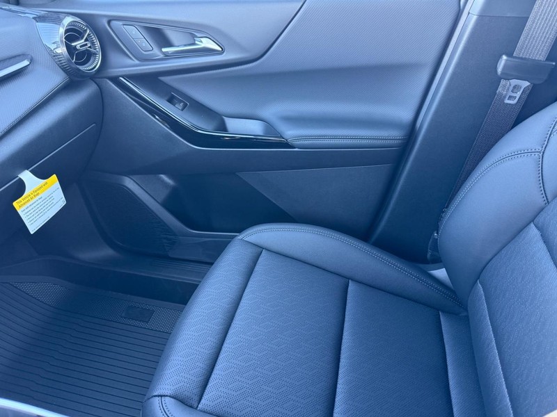 Chevrolet Equinox Vehicle Full-screen Gallery Image 16