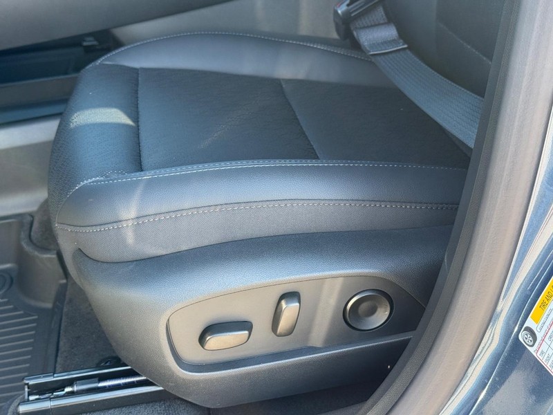 Chevrolet Equinox Vehicle Full-screen Gallery Image 18