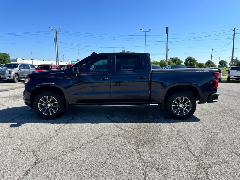 Chevrolet Silverado 1500 Vehicle Full-screen Gallery Image 2