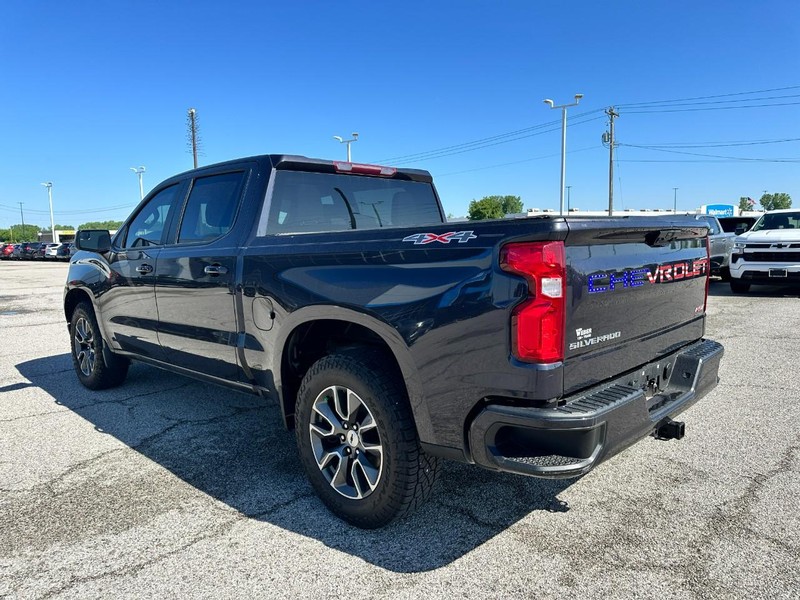Chevrolet Silverado 1500 Vehicle Full-screen Gallery Image 3