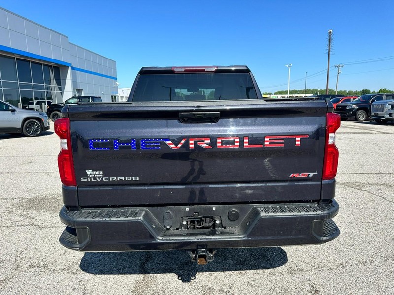 Chevrolet Silverado 1500 Vehicle Full-screen Gallery Image 4