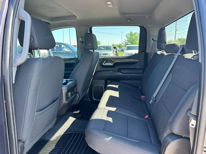 Chevrolet Silverado 1500 Vehicle Full-screen Gallery Image 10