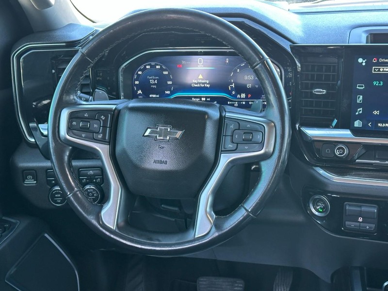 Chevrolet Silverado 1500 Vehicle Full-screen Gallery Image 12