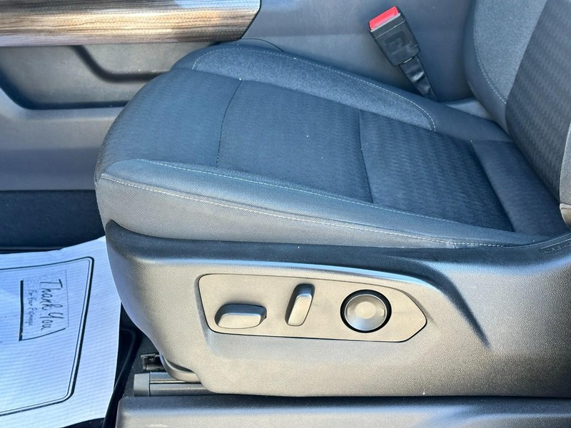 Chevrolet Silverado 1500 Vehicle Full-screen Gallery Image 17