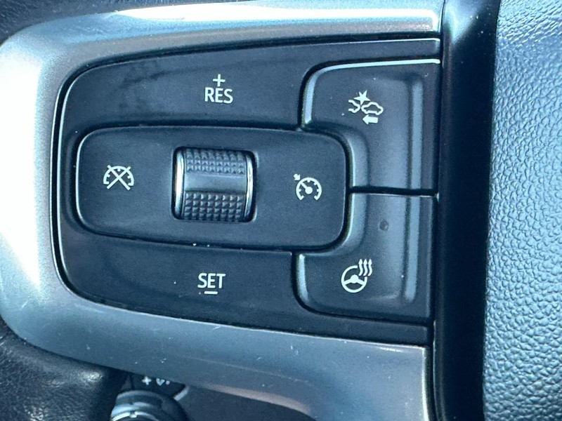 Chevrolet Silverado 1500 Vehicle Full-screen Gallery Image 18