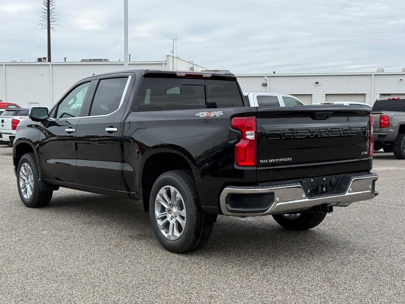 Chevrolet Silverado 1500 Vehicle Full-screen Gallery Image 3