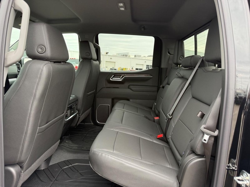 Chevrolet Silverado 1500 Vehicle Full-screen Gallery Image 5