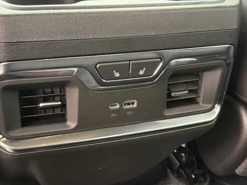Chevrolet Silverado 1500 Vehicle Full-screen Gallery Image 6