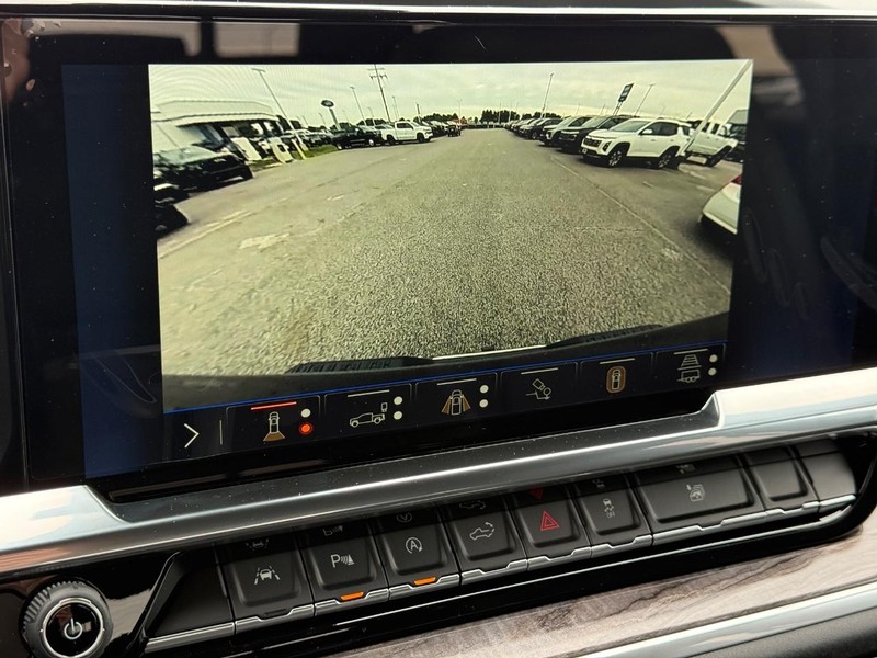 Chevrolet Silverado 1500 Vehicle Full-screen Gallery Image 12