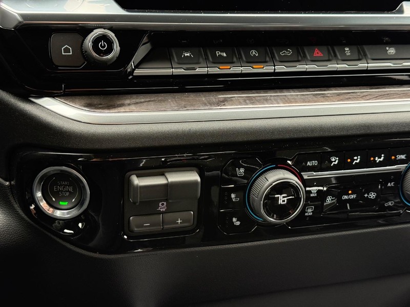 Chevrolet Silverado 1500 Vehicle Full-screen Gallery Image 13
