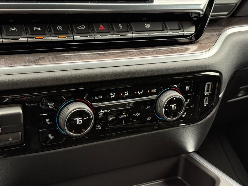 Chevrolet Silverado 1500 Vehicle Full-screen Gallery Image 14
