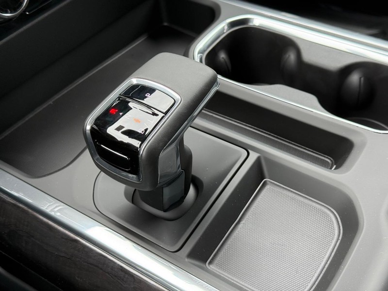 Chevrolet Silverado 1500 Vehicle Full-screen Gallery Image 15