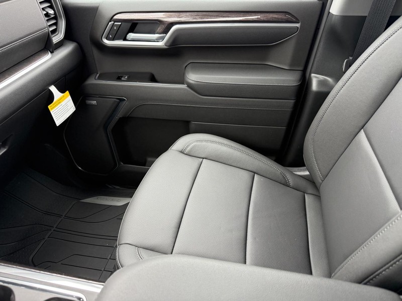 Chevrolet Silverado 1500 Vehicle Full-screen Gallery Image 16