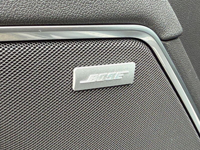 Chevrolet Silverado 1500 Vehicle Full-screen Gallery Image 18