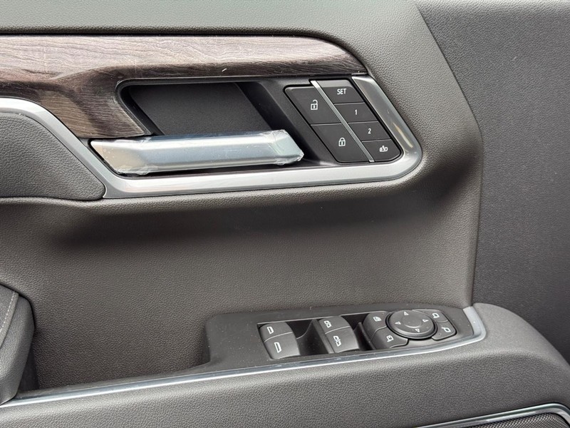 Chevrolet Silverado 1500 Vehicle Full-screen Gallery Image 19
