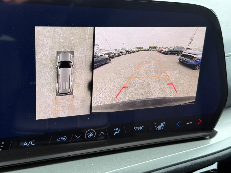 Chevrolet Traverse Vehicle Full-screen Gallery Image 13