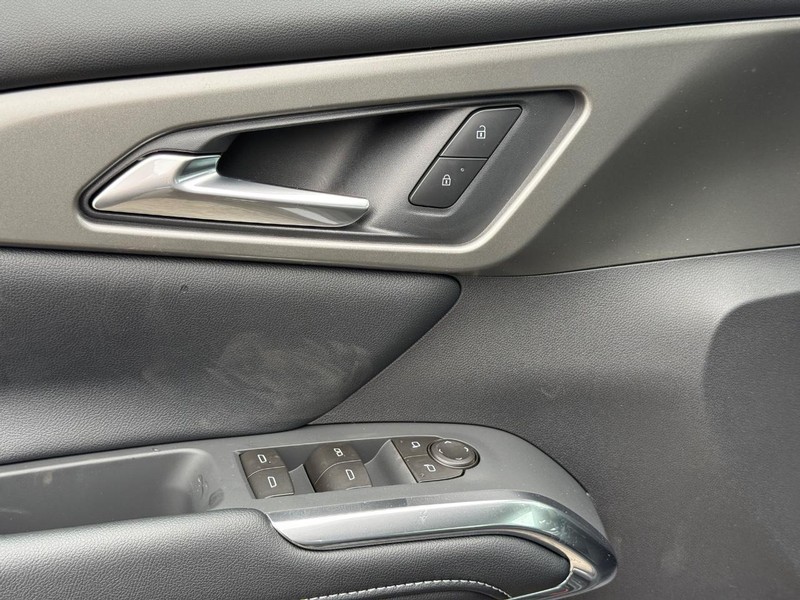 Chevrolet Traverse Vehicle Full-screen Gallery Image 16