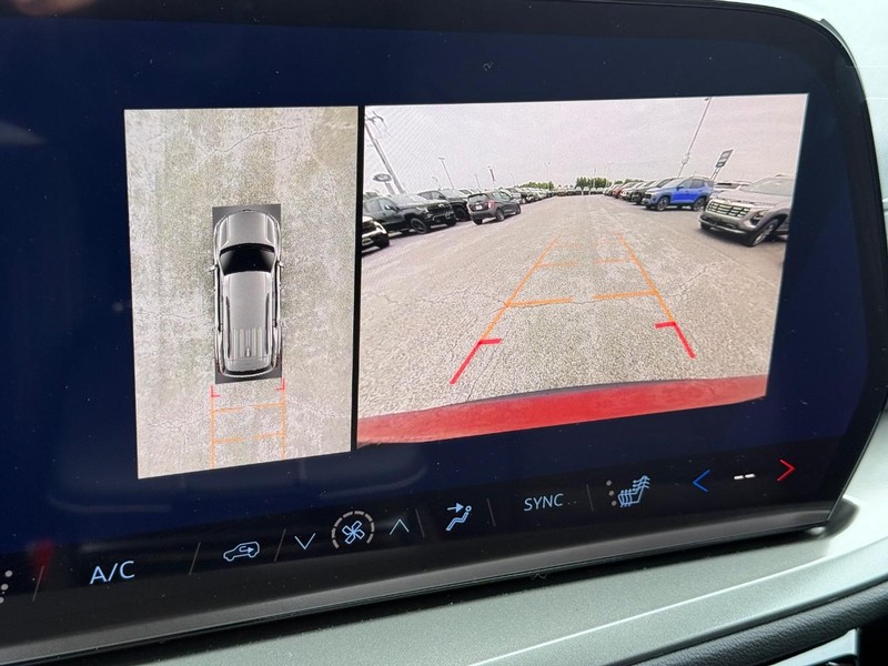Chevrolet Traverse Vehicle Full-screen Gallery Image 13