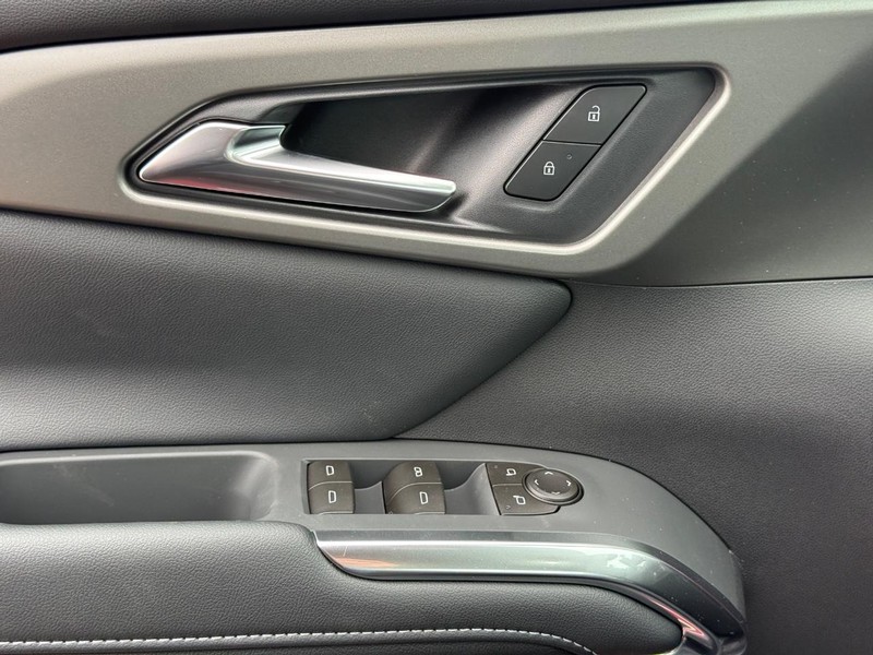 Chevrolet Traverse Vehicle Full-screen Gallery Image 16
