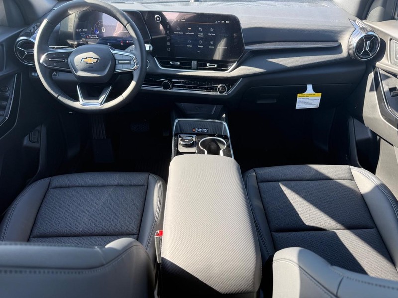 Chevrolet Equinox Vehicle Full-screen Gallery Image 6