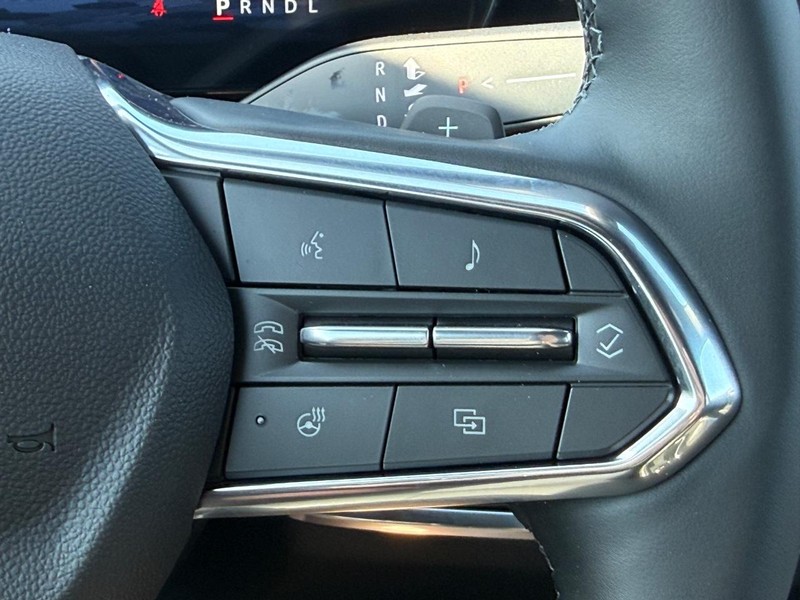Chevrolet Equinox Vehicle Full-screen Gallery Image 9