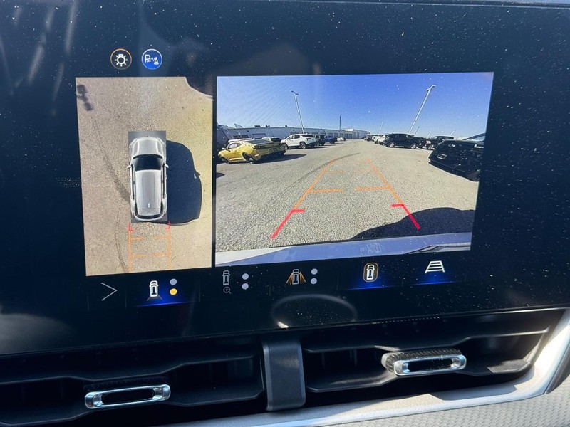 Chevrolet Equinox Vehicle Full-screen Gallery Image 12