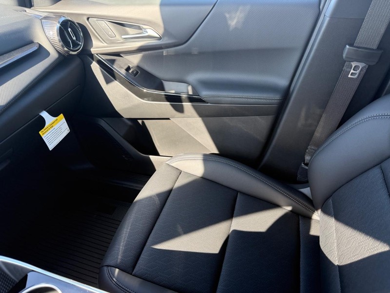 Chevrolet Equinox Vehicle Full-screen Gallery Image 15