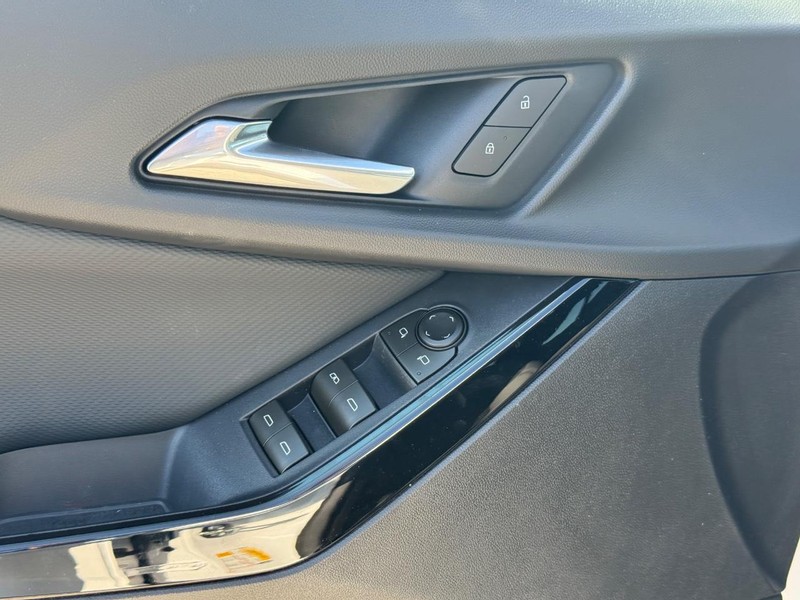 Chevrolet Equinox Vehicle Full-screen Gallery Image 16
