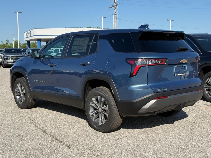 Chevrolet Equinox Vehicle Full-screen Gallery Image 3
