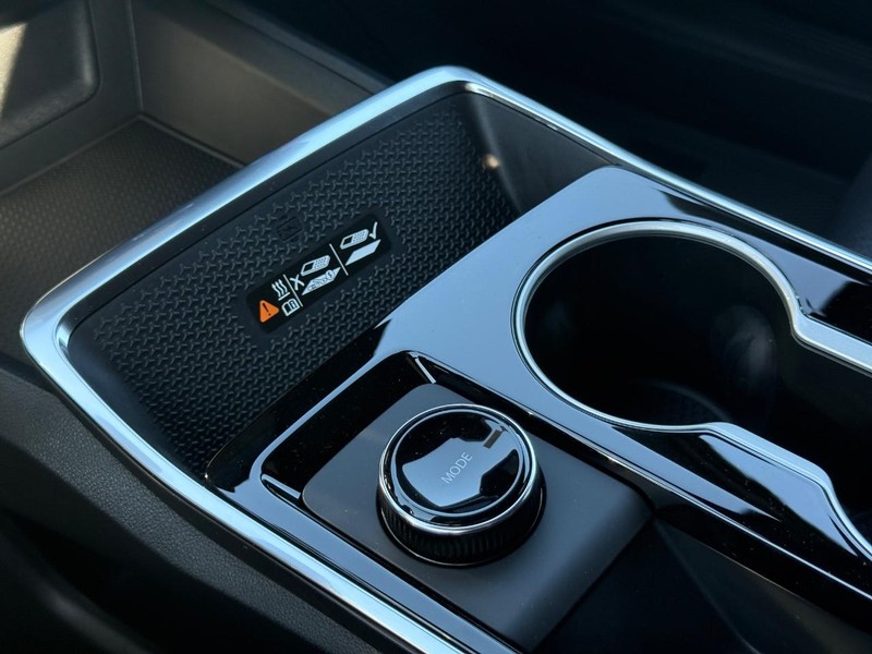 Chevrolet Equinox Vehicle Full-screen Gallery Image 14