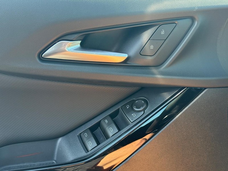 Chevrolet Equinox Vehicle Full-screen Gallery Image 16