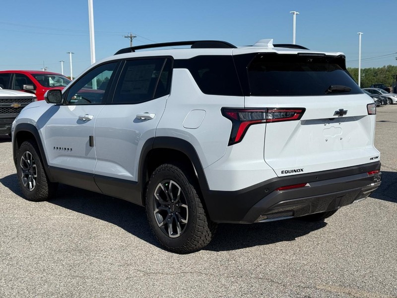 Chevrolet Equinox Vehicle Full-screen Gallery Image 3