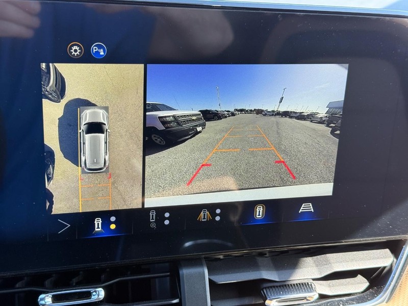 Chevrolet Equinox Vehicle Full-screen Gallery Image 13