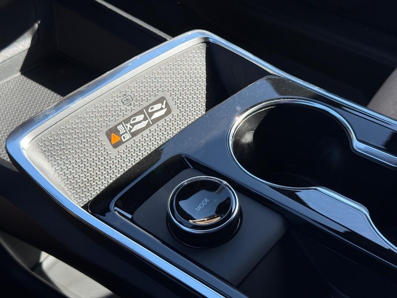 Chevrolet Equinox Vehicle Full-screen Gallery Image 15