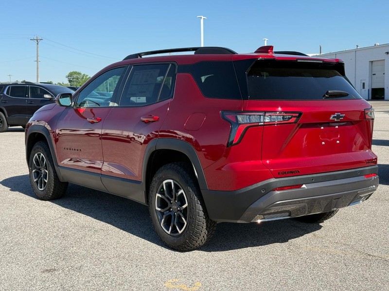 Chevrolet Equinox Vehicle Full-screen Gallery Image 3