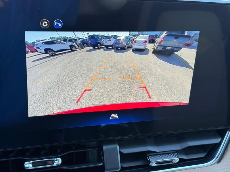 Chevrolet Equinox Vehicle Full-screen Gallery Image 12