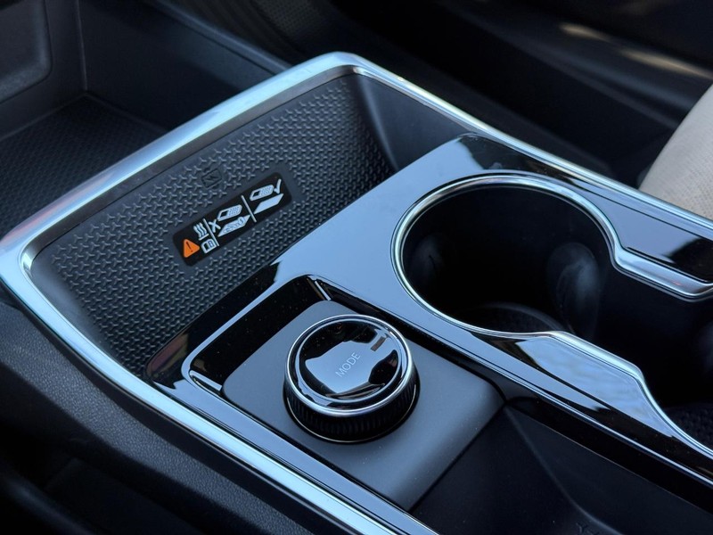 Chevrolet Equinox Vehicle Full-screen Gallery Image 14