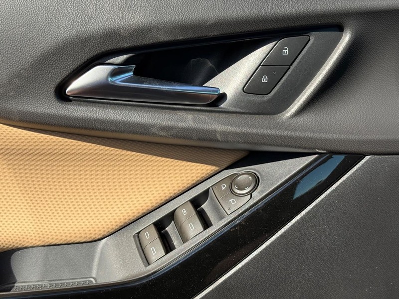 Chevrolet Equinox Vehicle Full-screen Gallery Image 16