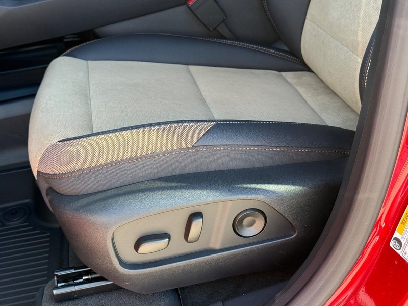 Chevrolet Equinox Vehicle Full-screen Gallery Image 17